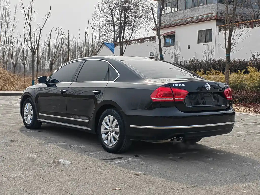 VOLKSWAGEN PASSAT 2016
