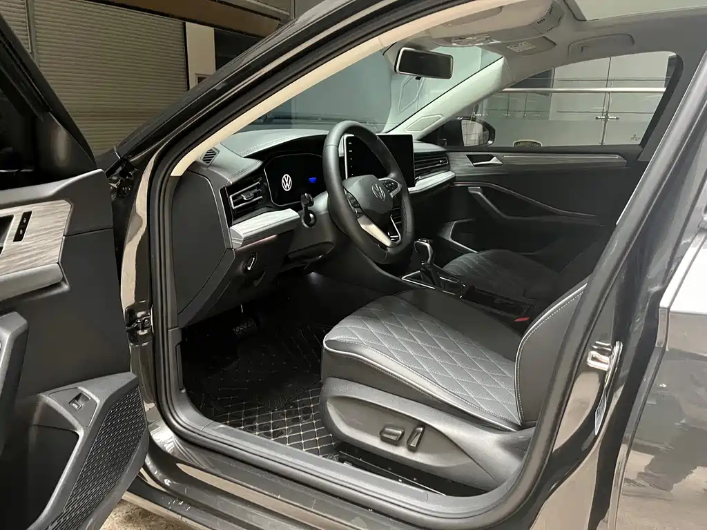 VOLKSWAGEN SAGITAR 2023