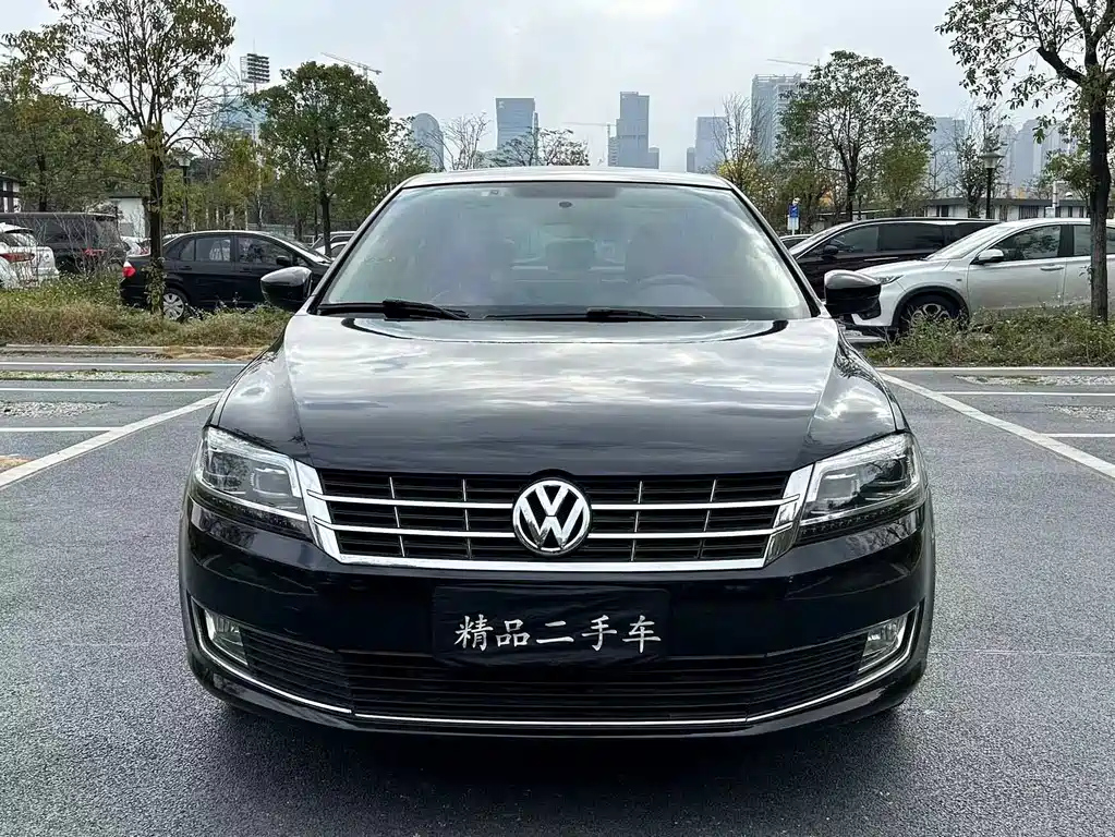 VOLKSWAGEN LAVIDA 2015