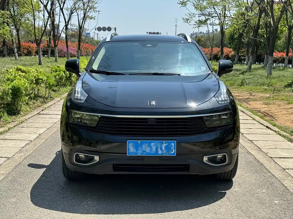 LYNK&CO 01 2019