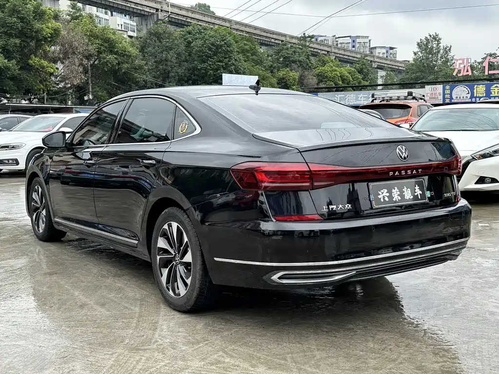 VOLKSWAGEN PASSAT 2023