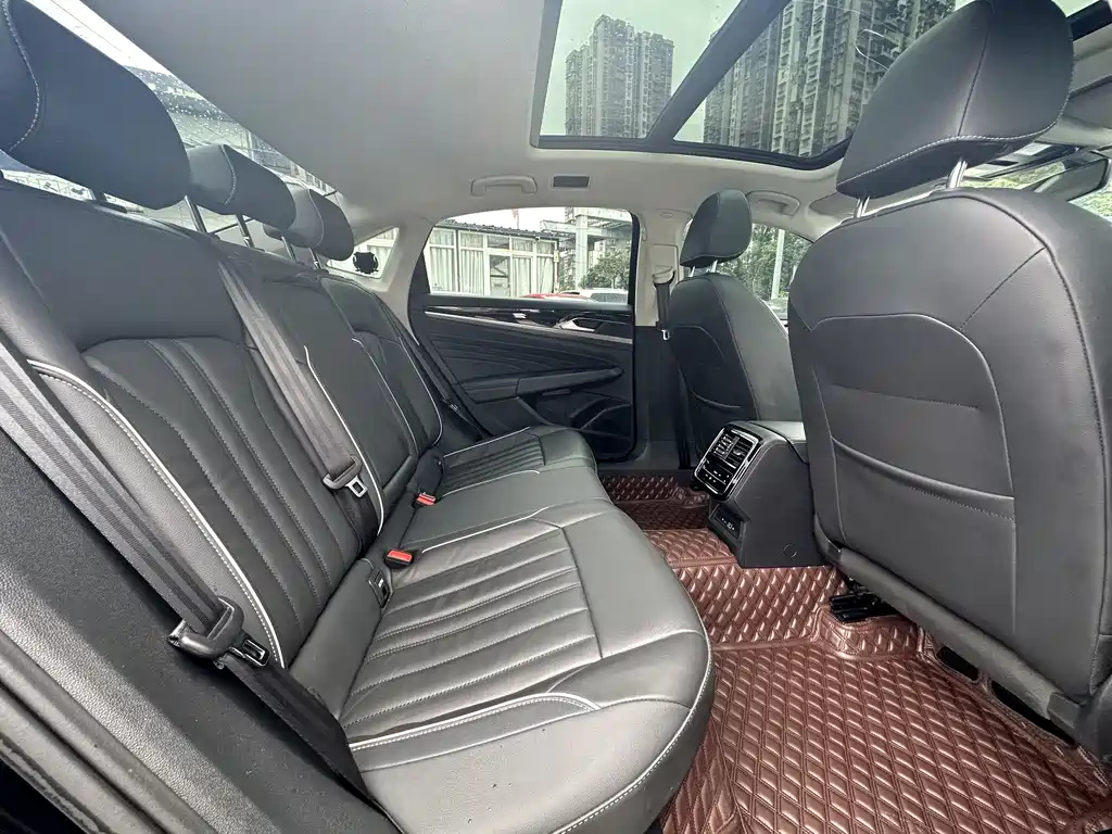 VOLKSWAGEN PASSAT 2023
