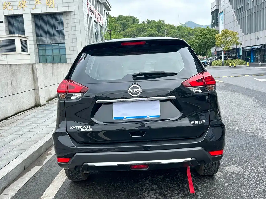 NISSAN X-TRAIL 2023