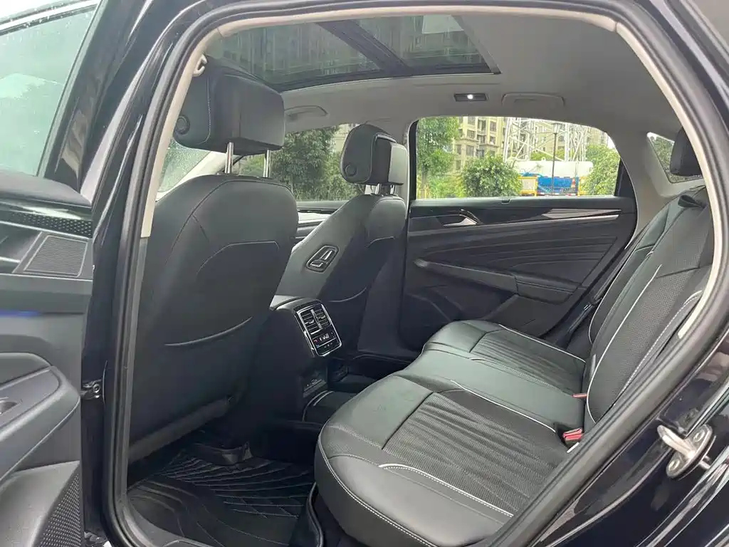 VOLKSWAGEN PASSAT 2022
