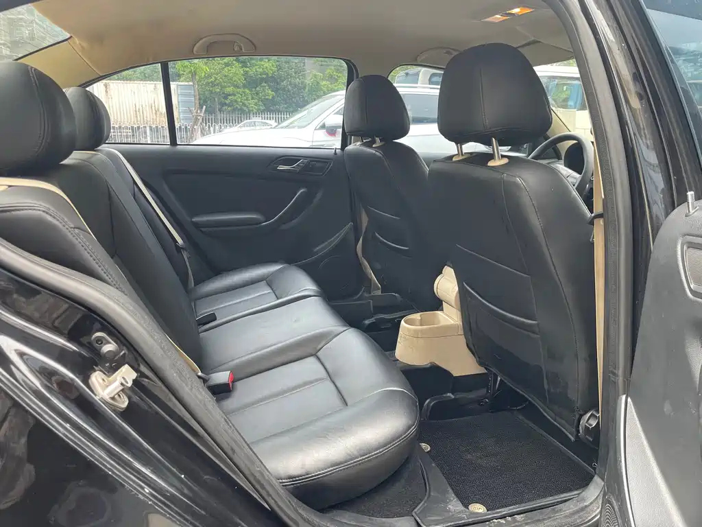 VOLKSWAGEN LAVIDA 2014