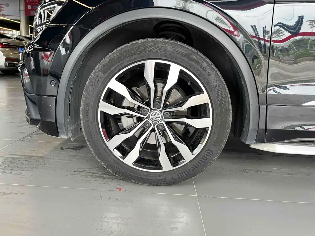 VOLKSWAGEN TIGUAN L 2019