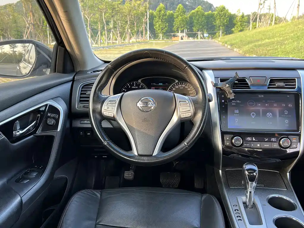 NISSAN TEANA 2018