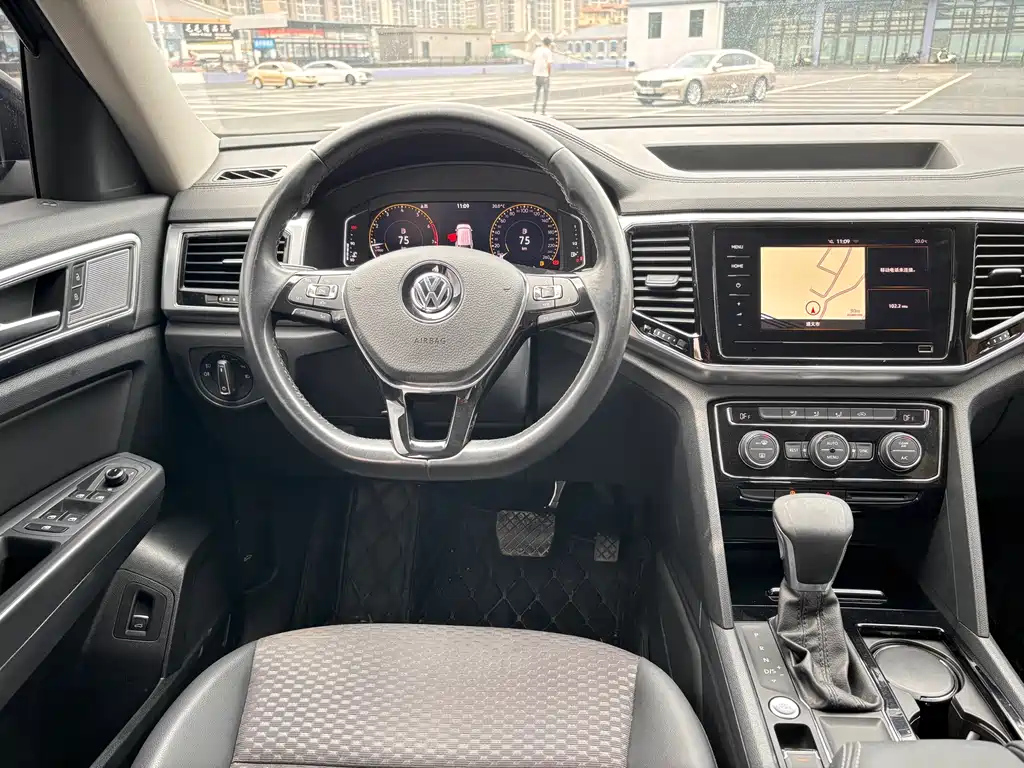 VOLKSWAGEN TOURAN 2021