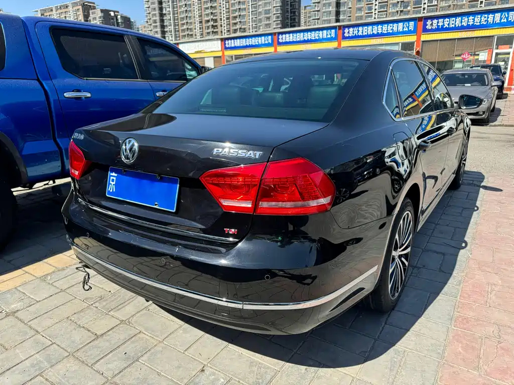 VOLKSWAGEN PASSAT 2015