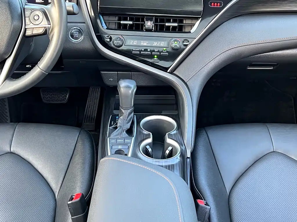 TOYOTA CAMRY 2023