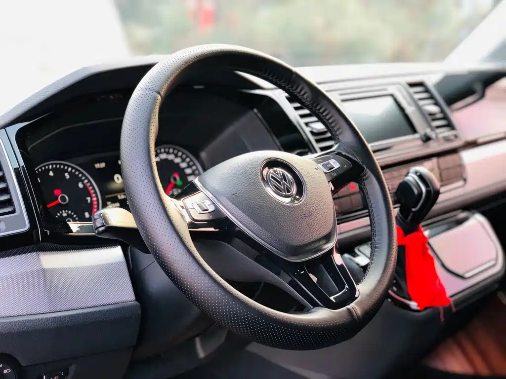 VOLKSWAGEN MULTIVAN 2018