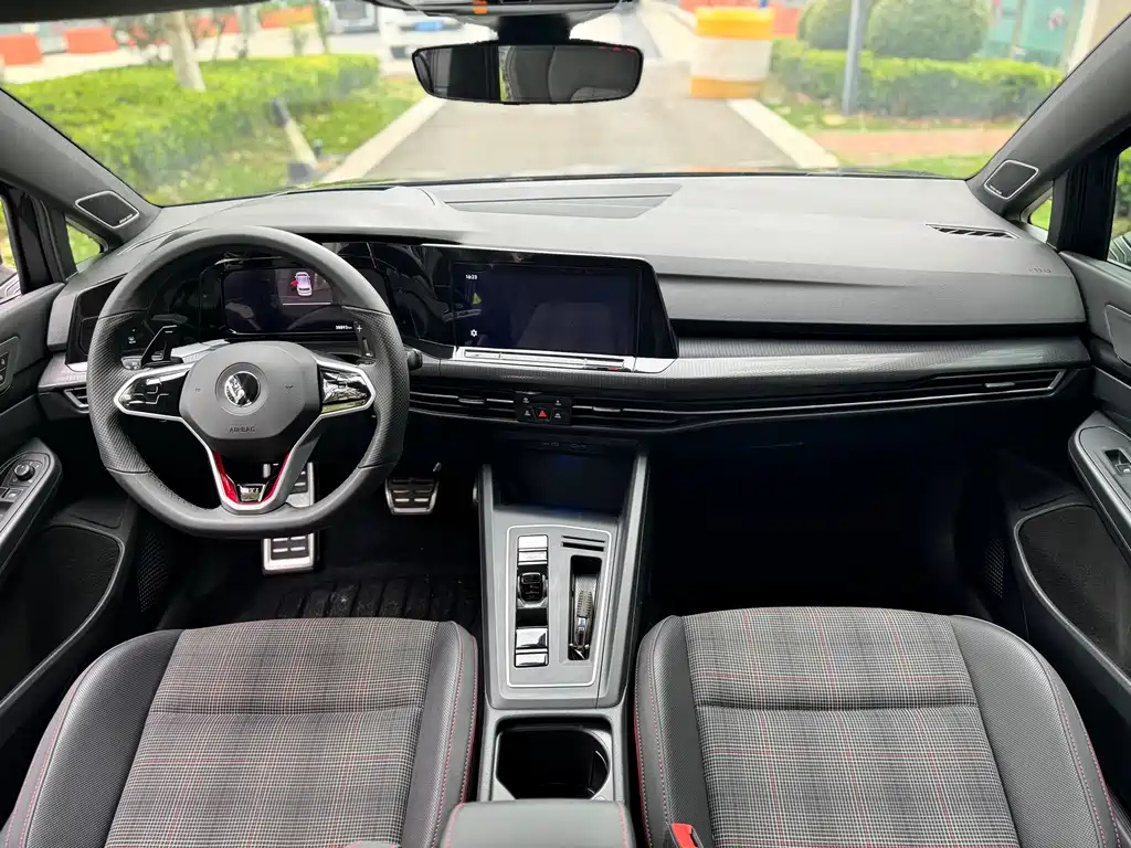 VOLKSWAGEN GOLF GTI 2021