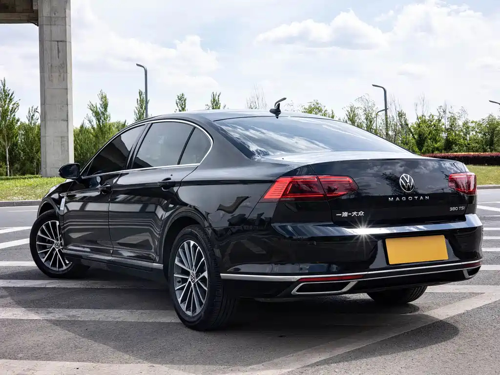 VOLKSWAGEN MAGOTAN 2022