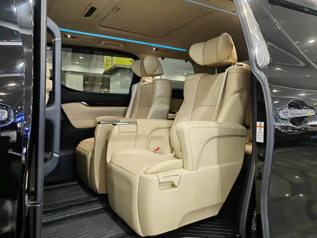 TOYOTA ALPHARD 2018