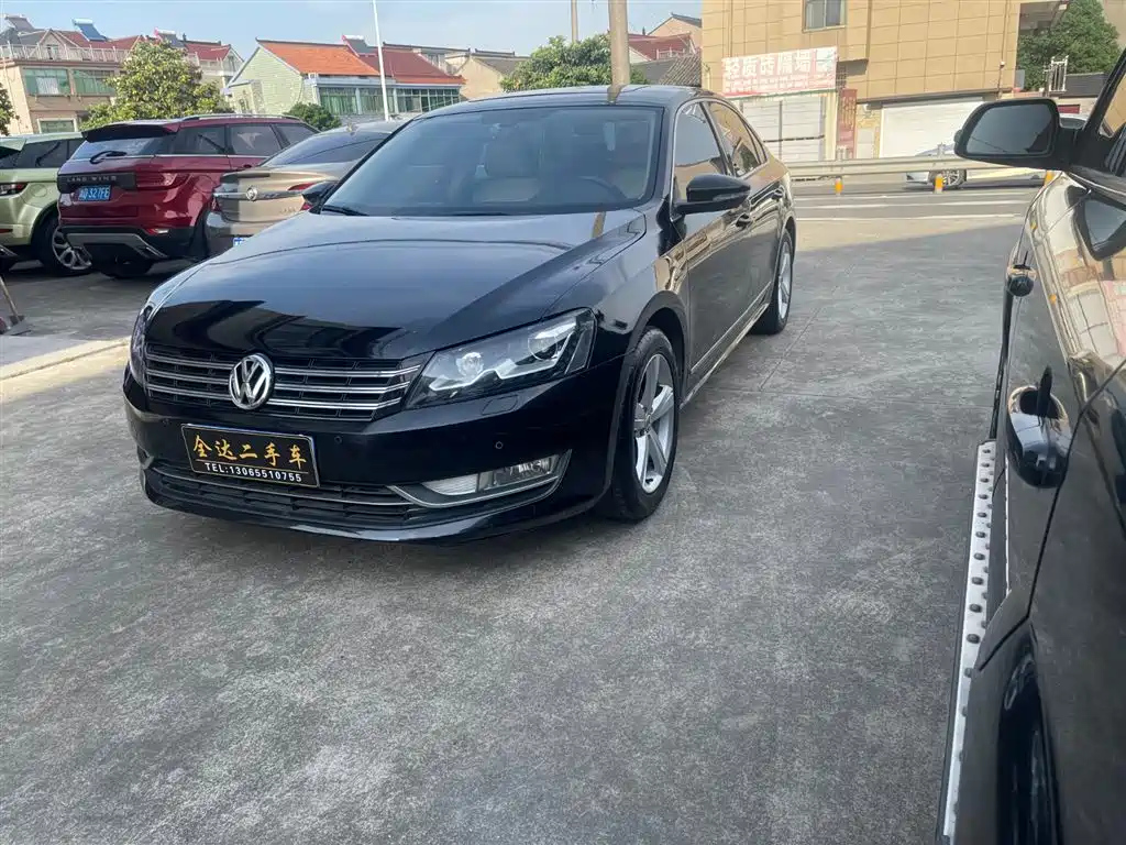 VOLKSWAGEN PASSAT 2012