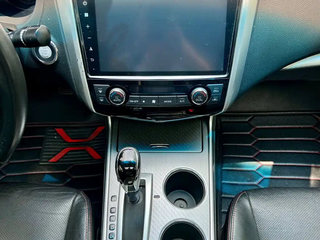 NISSAN TEANA 2018