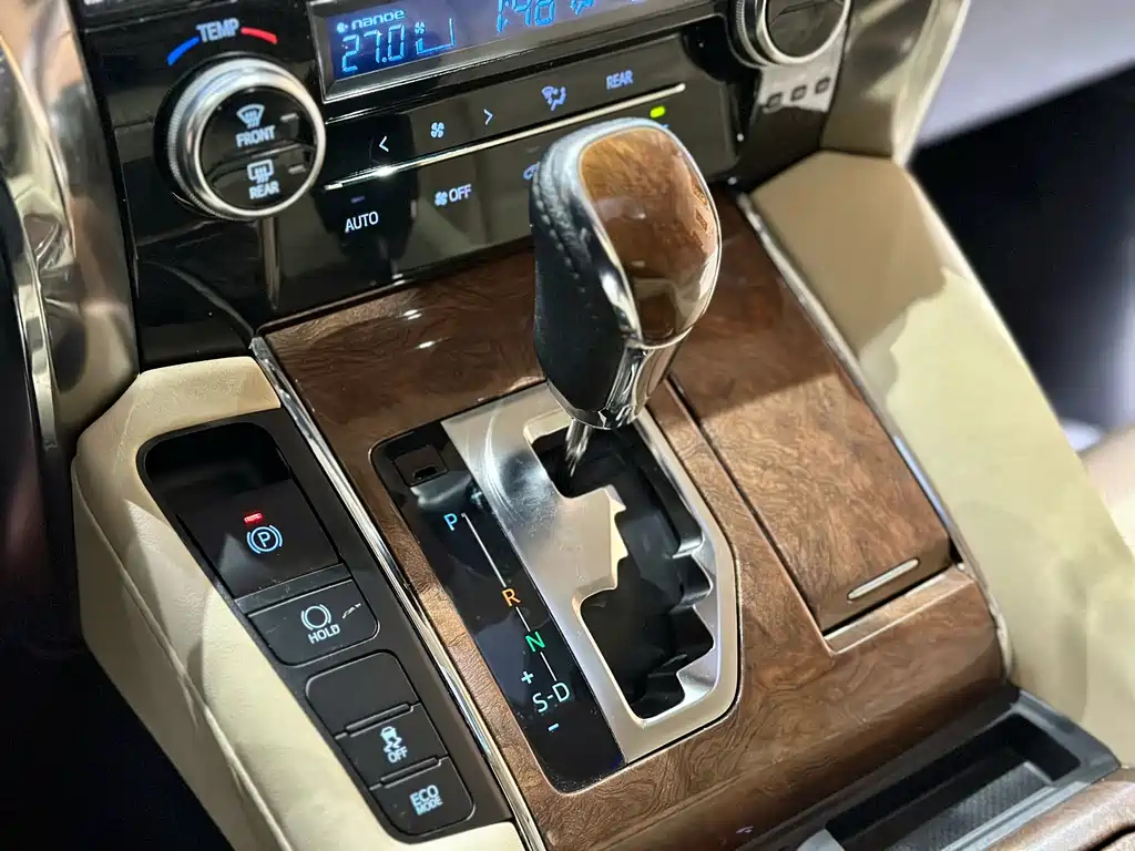 TOYOTA ALPHARD 2016