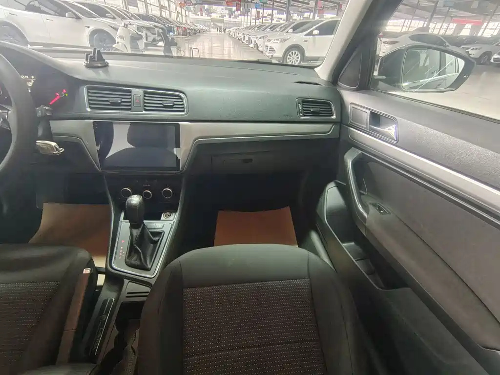 VOLKSWAGEN LAVIDA 2018
