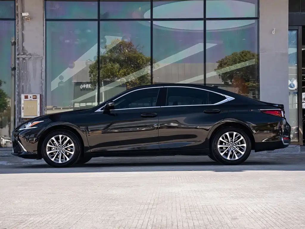 LEXUS ES 2024