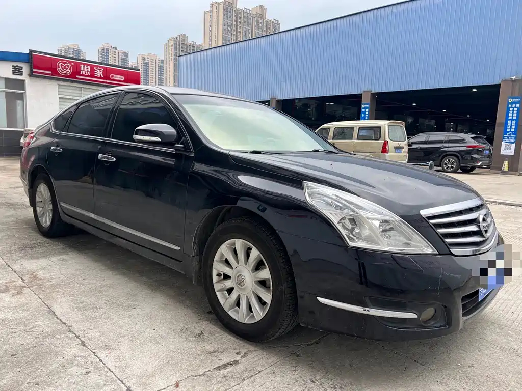 NISSAN TEANA 2010