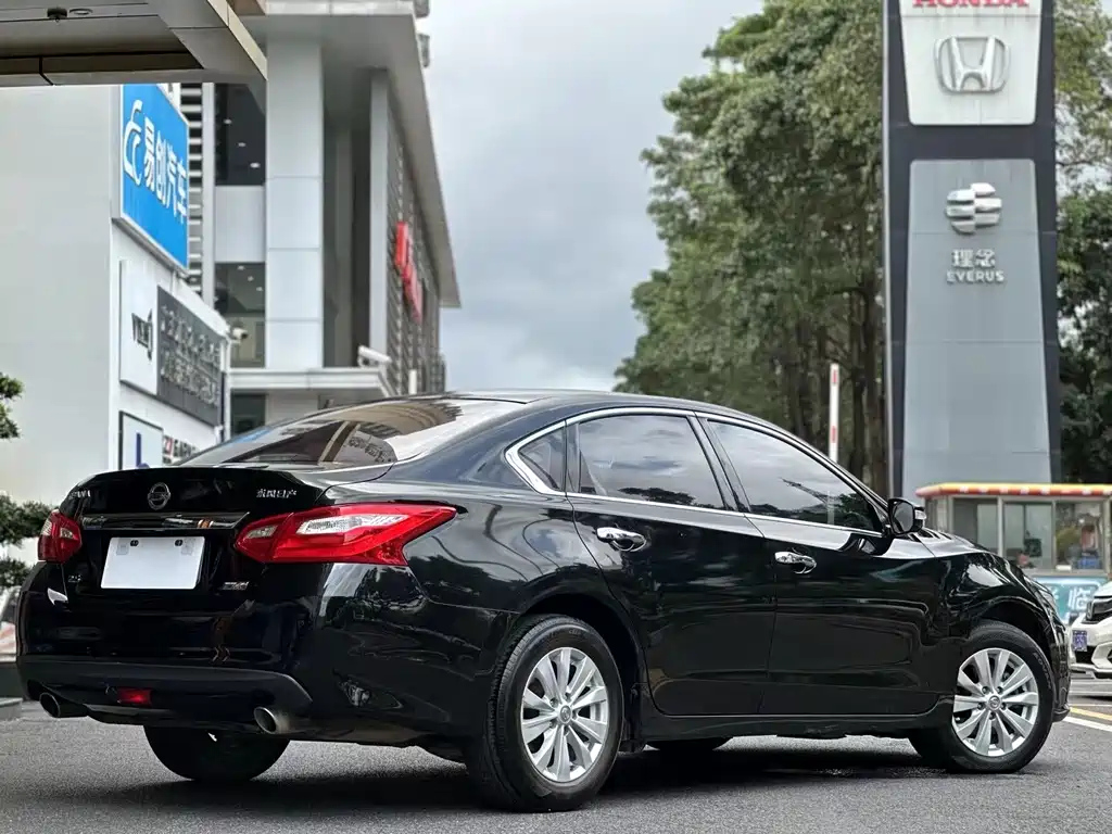 NISSAN TEANA 2017