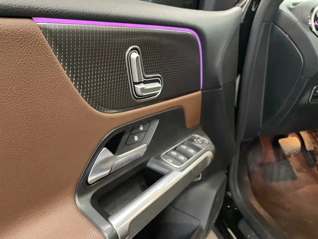 MERCEDES BENZ GLB 2021