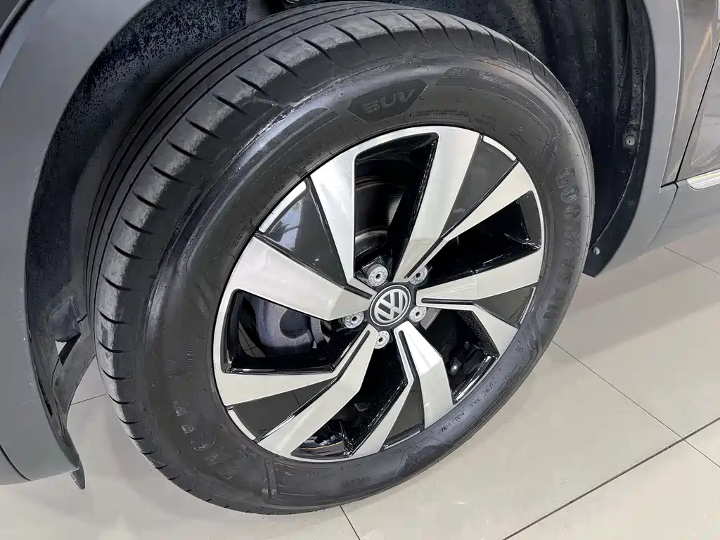 VOLKSWAGEN TAYRON 2021