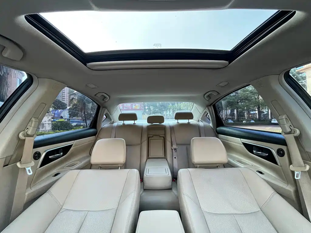 NISSAN TEANA 2019