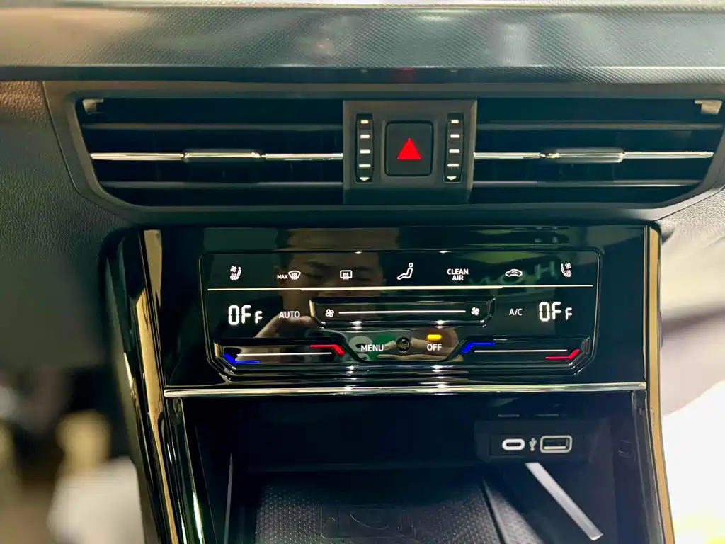 VOLKSWAGEN PASSAT 2023