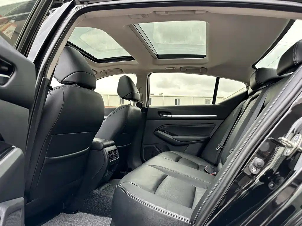 NISSAN TEANA 2021