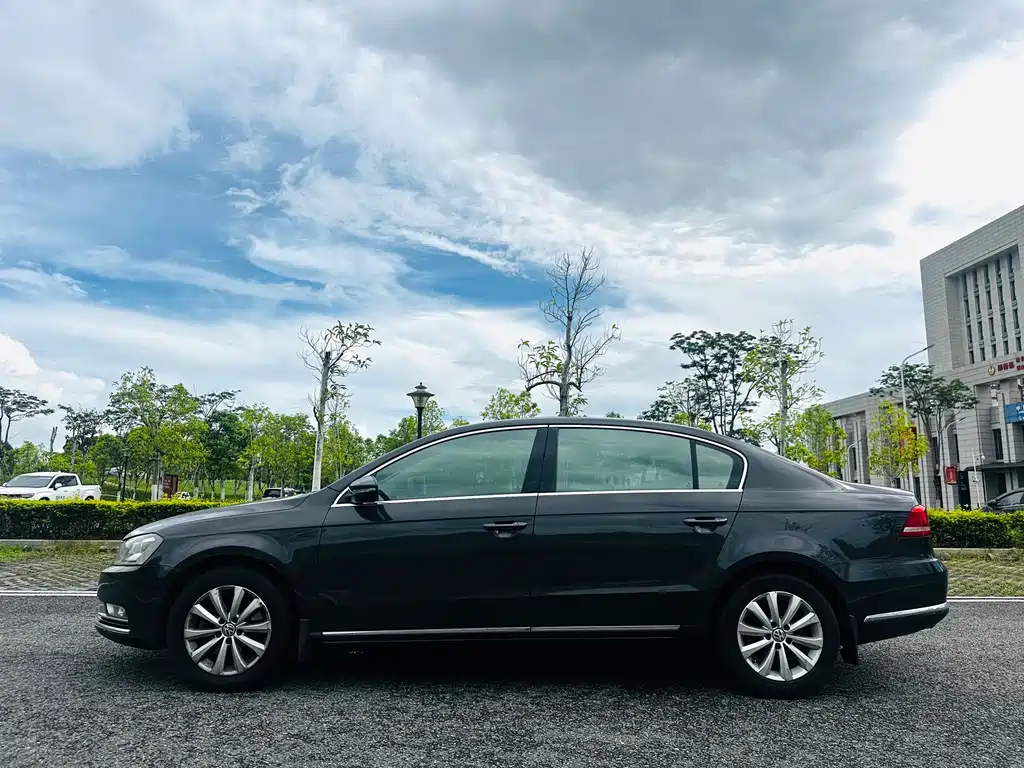 VOLKSWAGEN MAGOTAN 2012