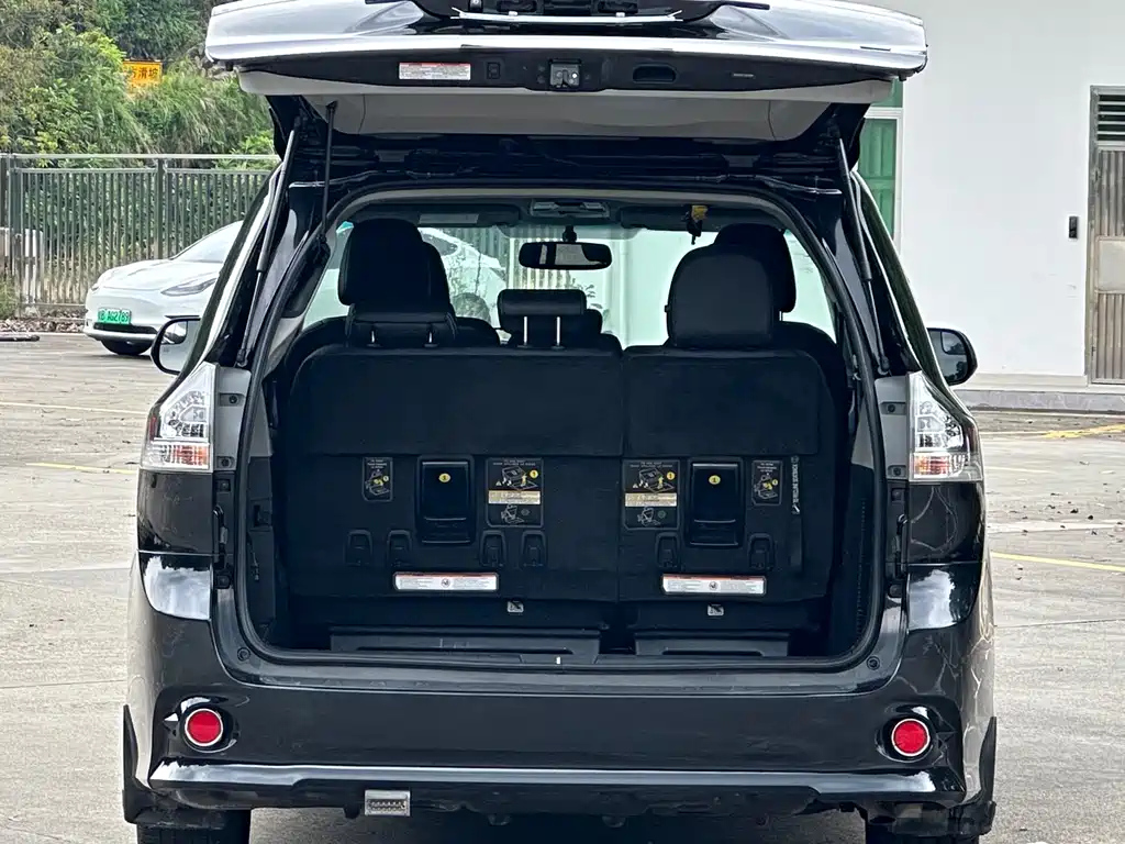 TOYOTA SIENNA 2016