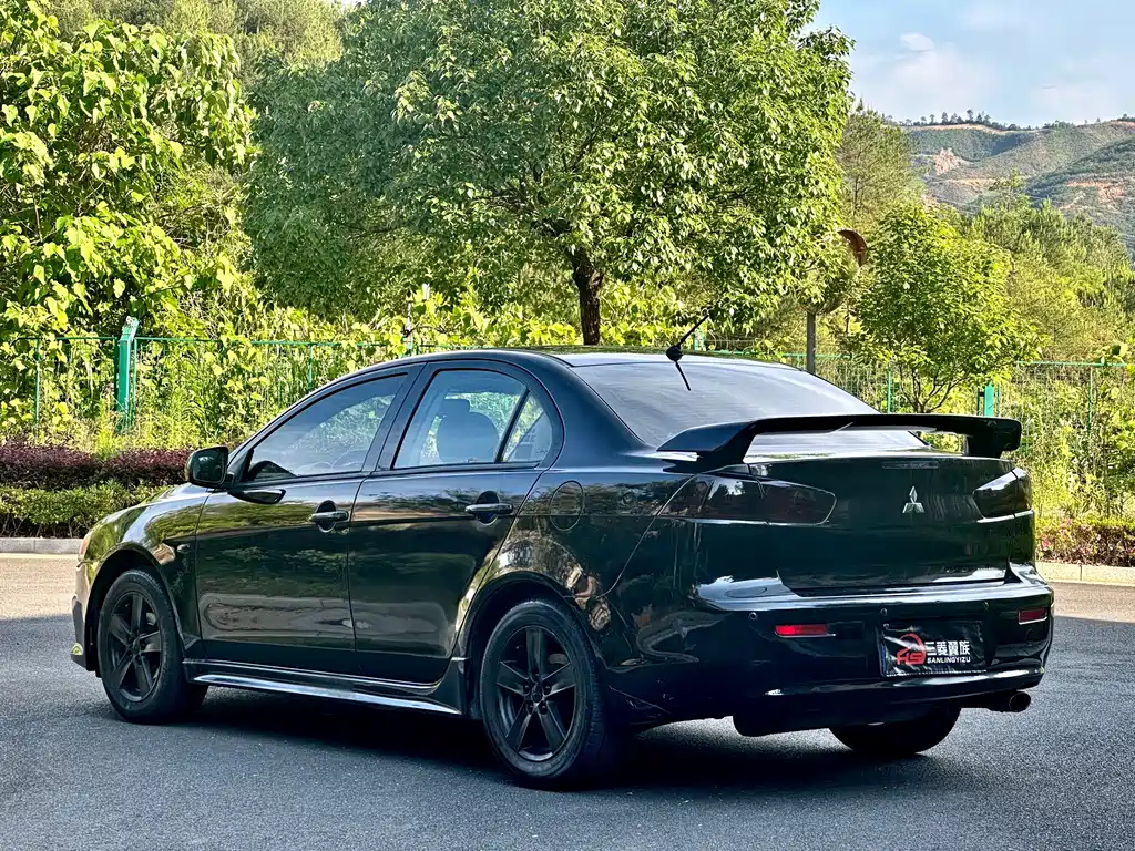 MITSUBISHI LANCER EX 2011