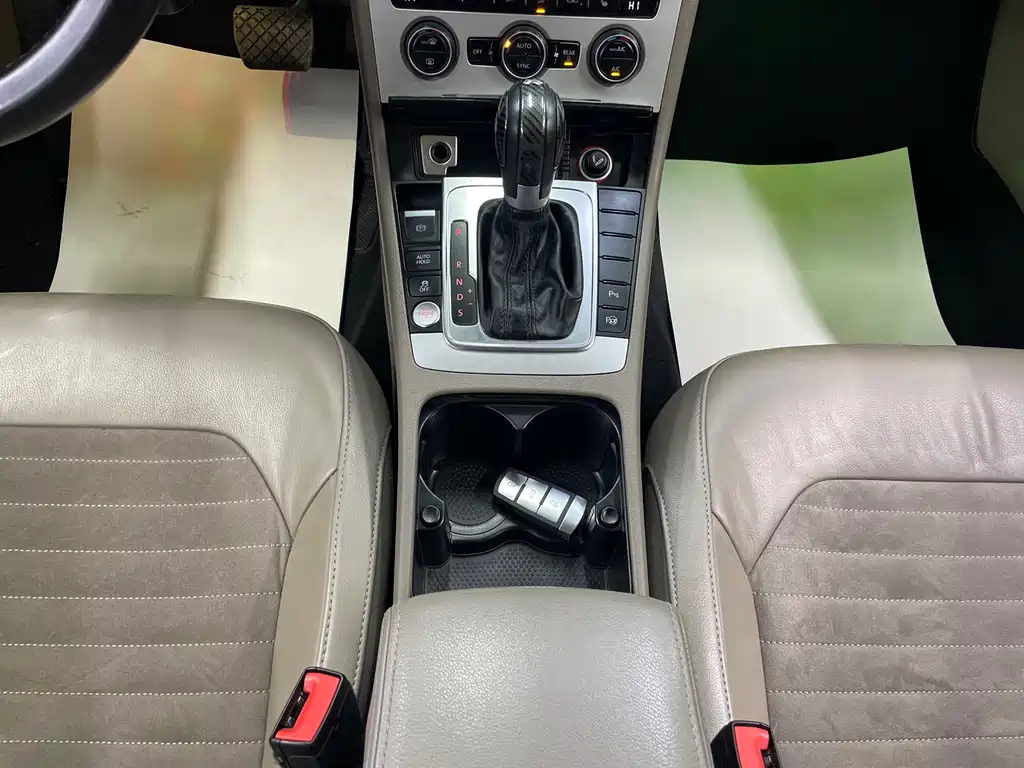 VOLKSWAGEN MAGOTAN 2014