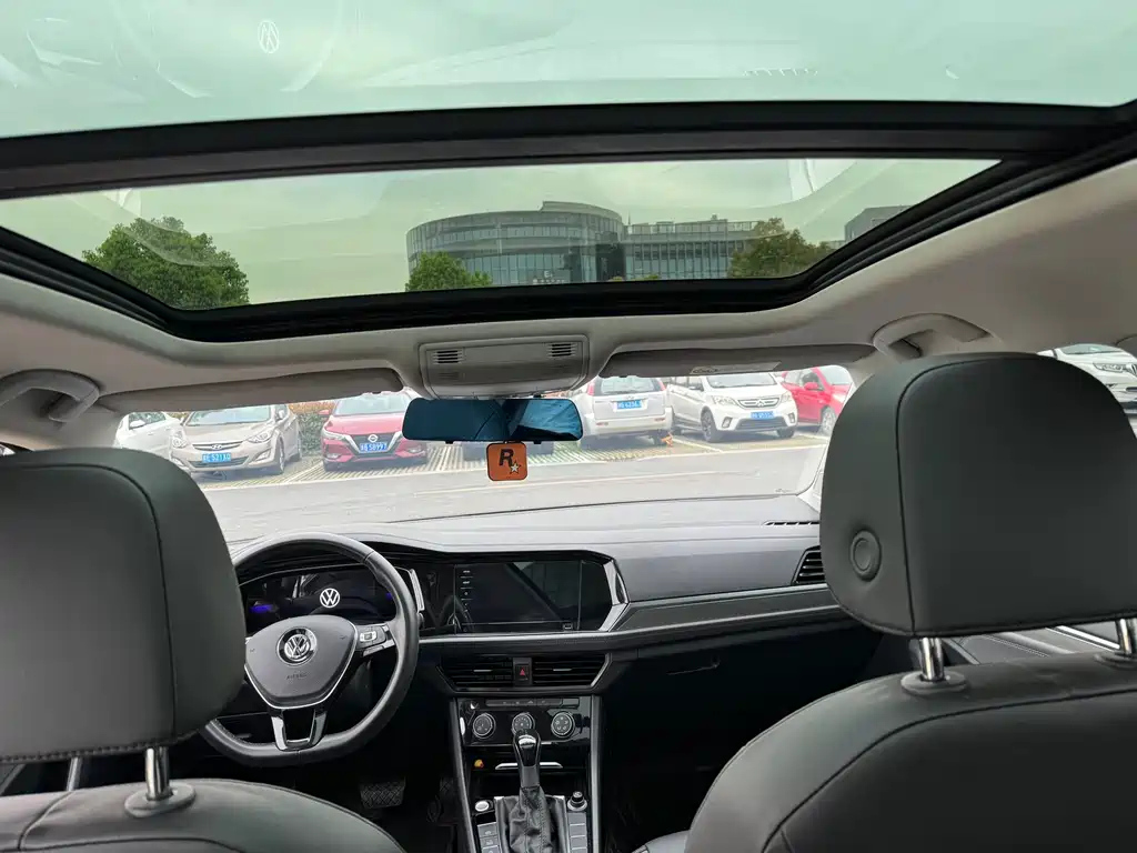 VOLKSWAGEN SAGITAR 2021