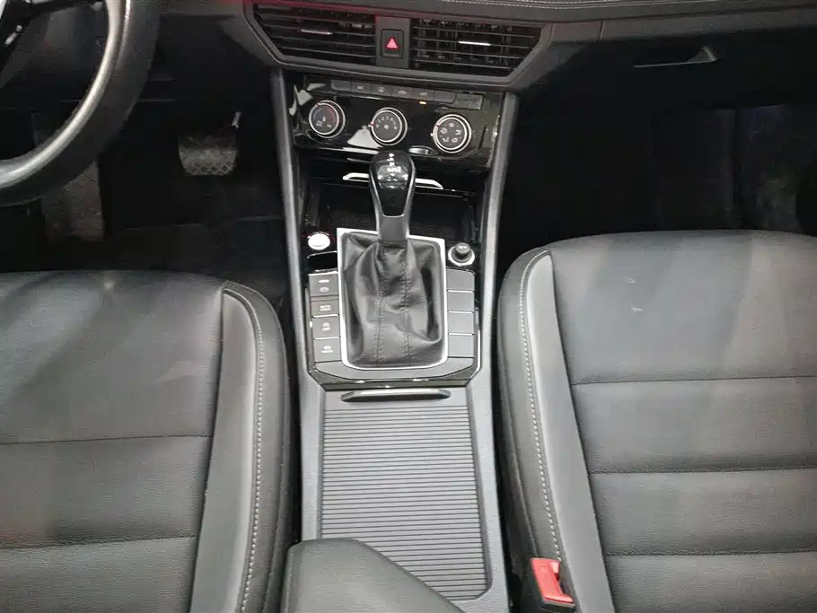 VOLKSWAGEN SAGITAR 2021