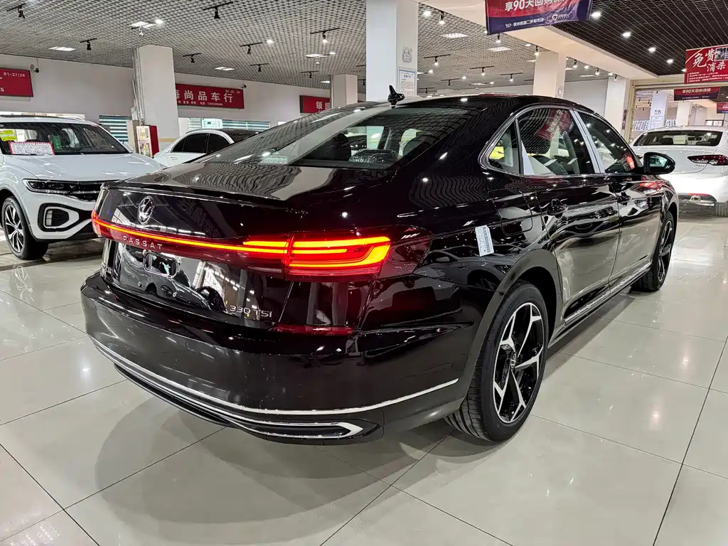 VOLKSWAGEN PASSAT 2024