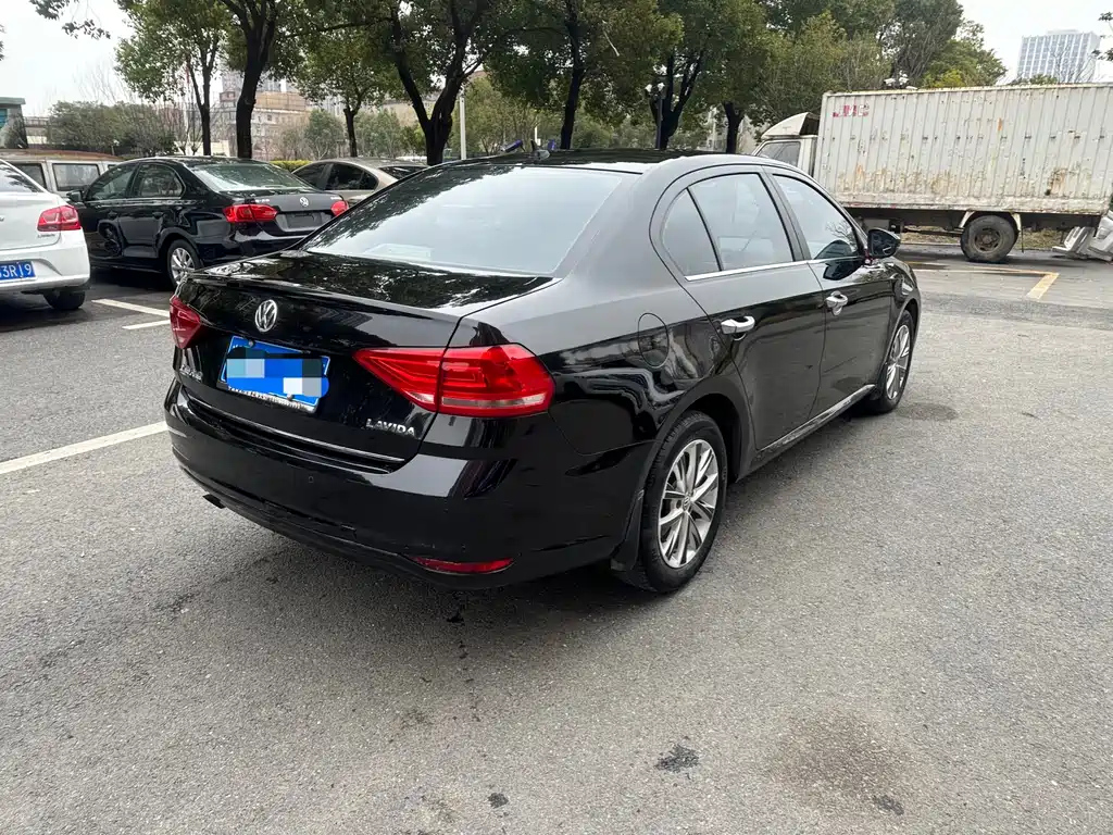 VOLKSWAGEN LAVIDA 2016