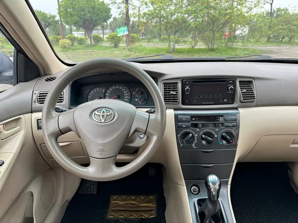 TOYOTA COROLLA 2010