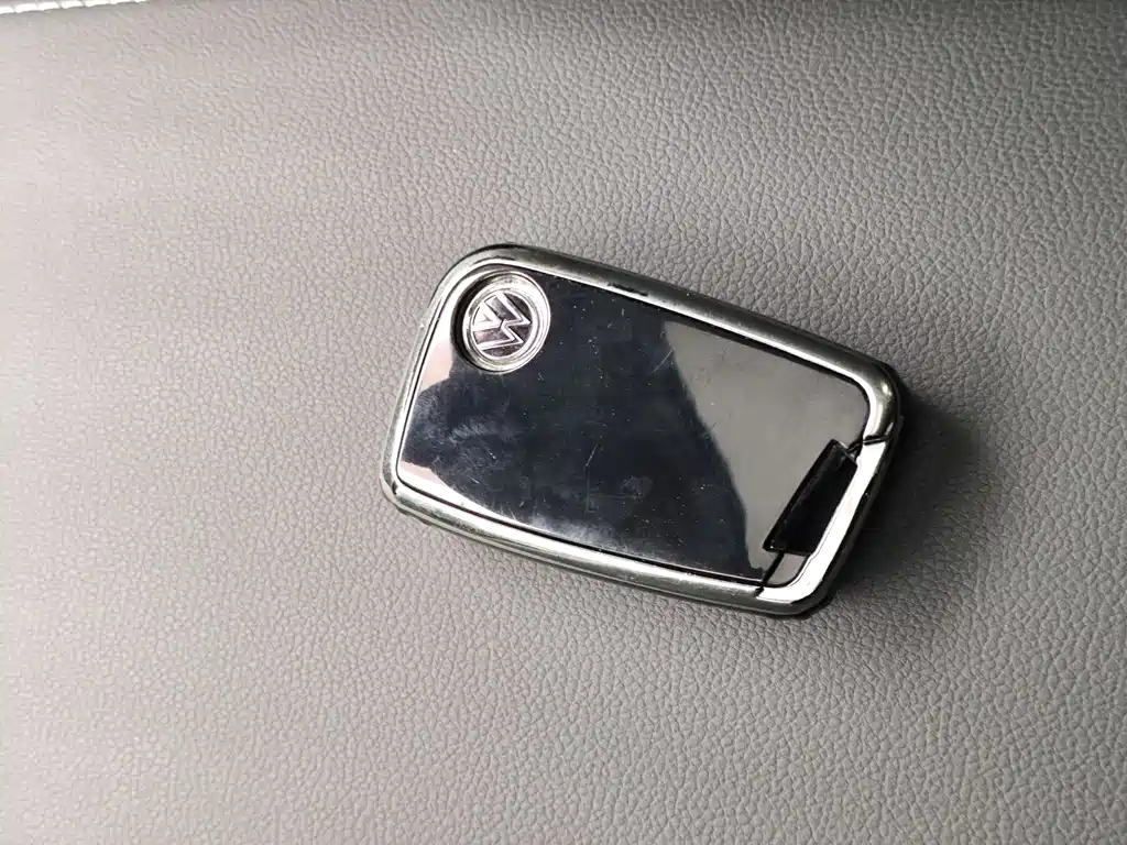 VOLKSWAGEN PASSAT 2024