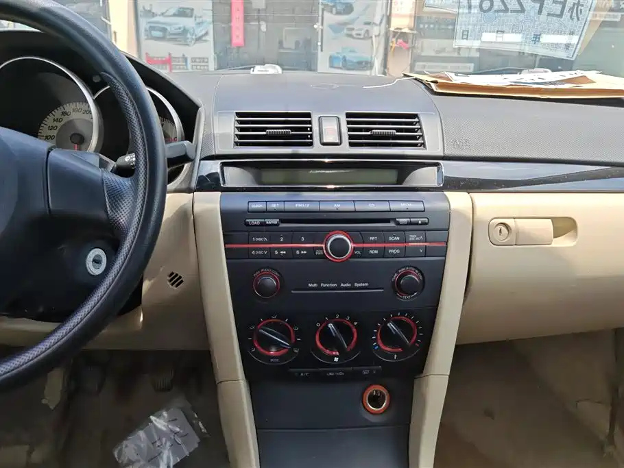 MAZDA 3 2010