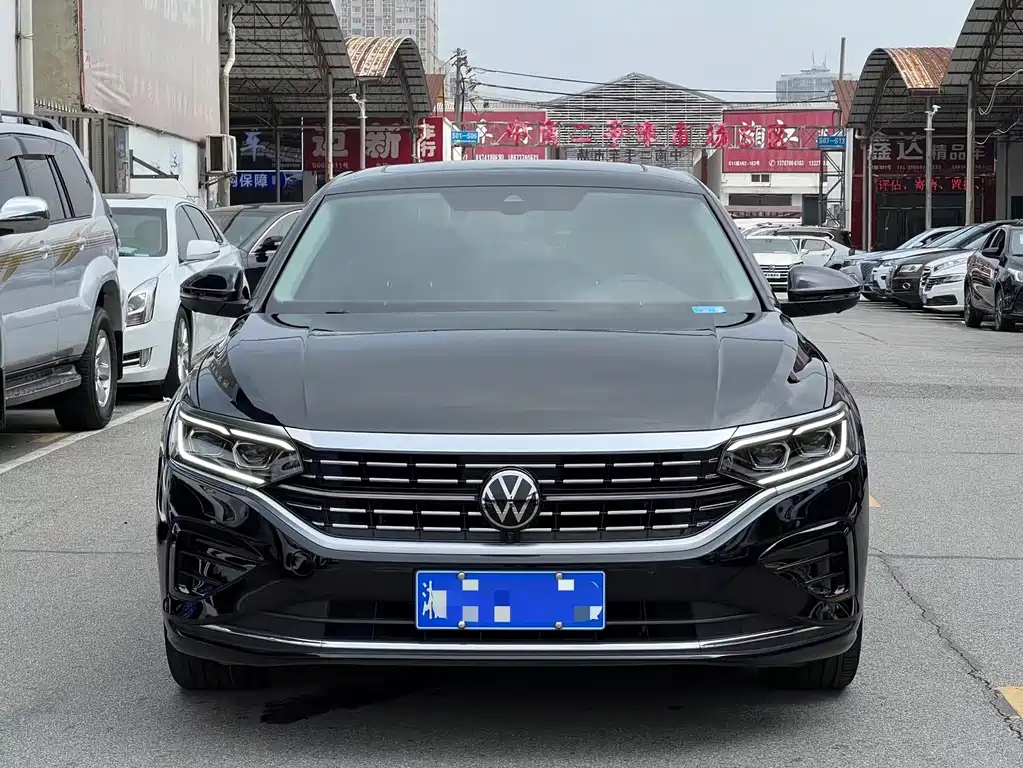 VOLKSWAGEN PASSAT 2023