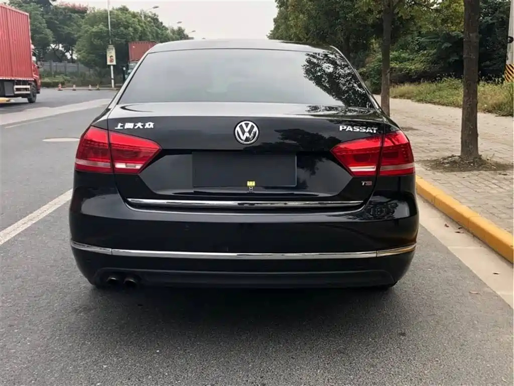 VOLKSWAGEN PASSAT 2012