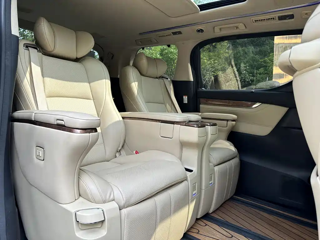 TOYOTA ALPHARD 2016