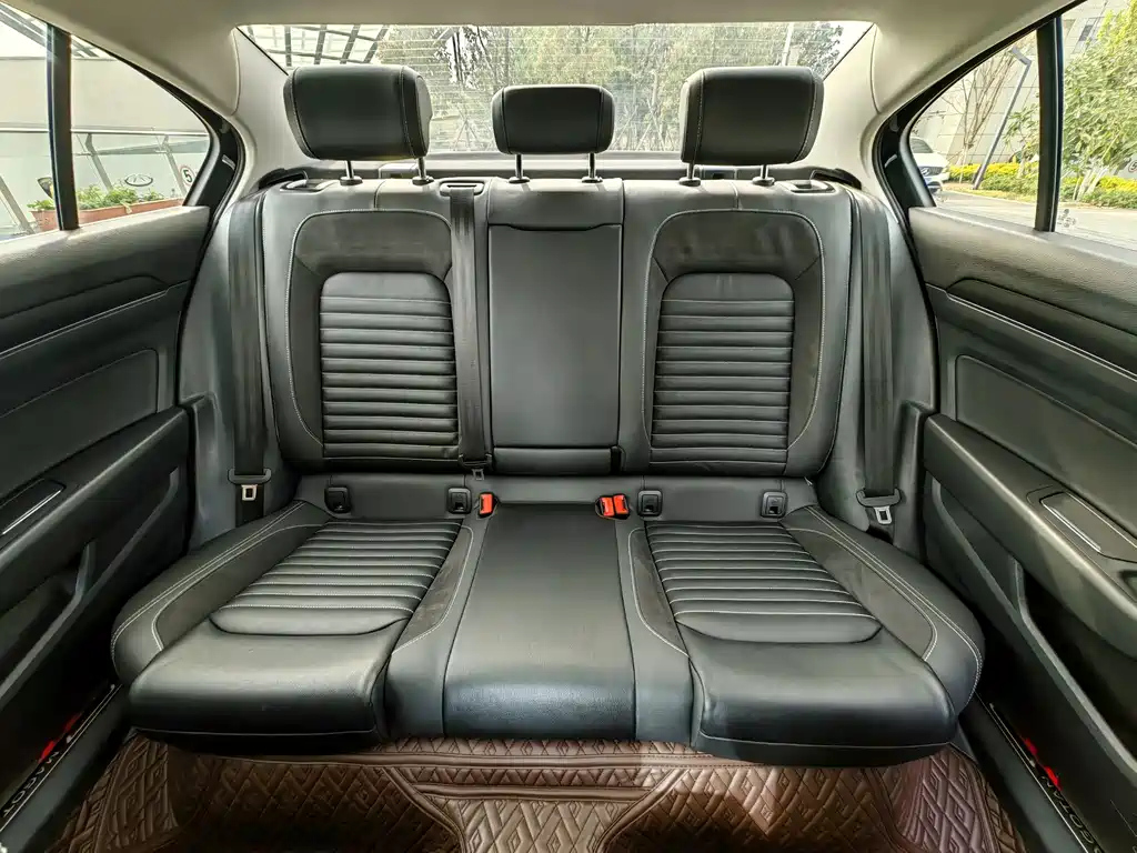 VOLKSWAGEN MAGOTAN 2021