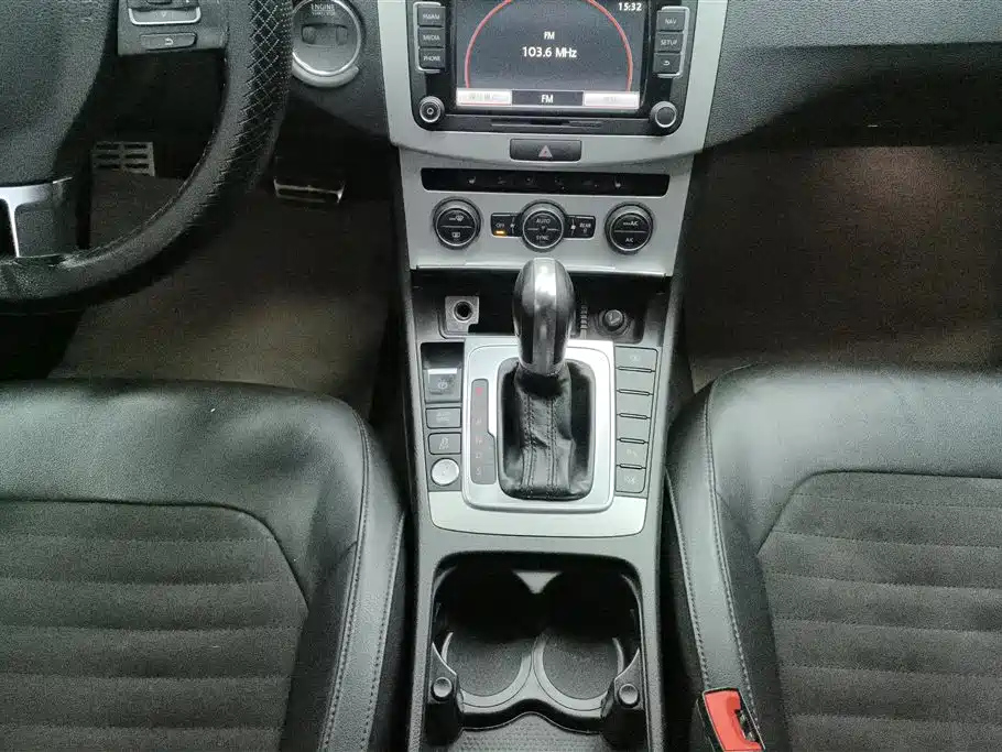 VOLKSWAGEN MAGOTAN 2015