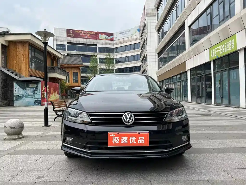 VOLKSWAGEN SAGITAR 2016