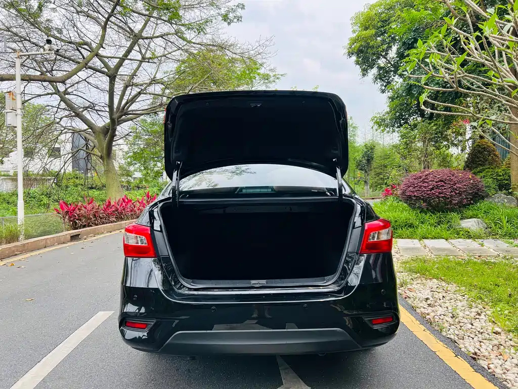 NISSAN SYLPHY 2020