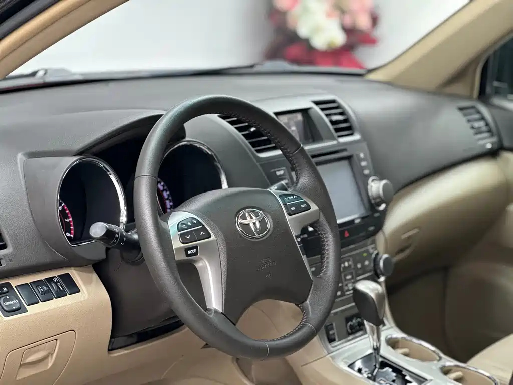 TOYOTA HIGHLANDER 2014