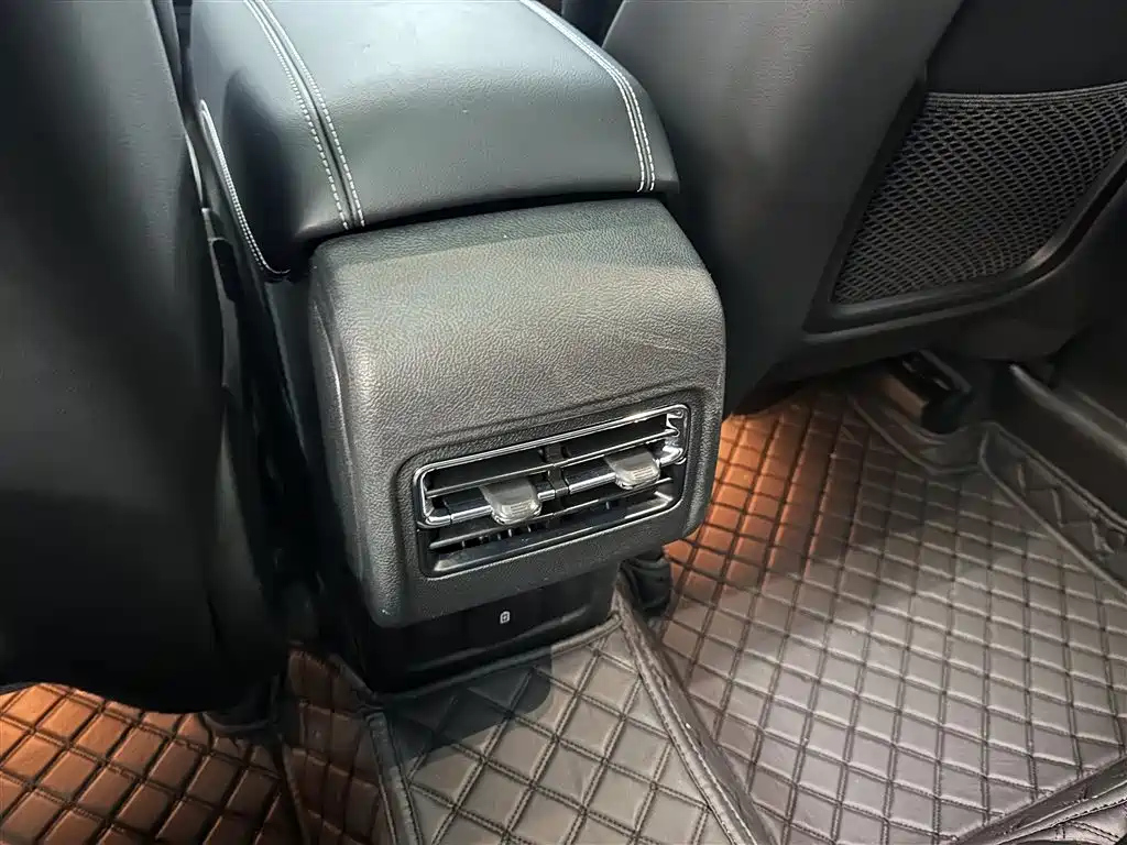 LINCOLN ADVENTURER 2022